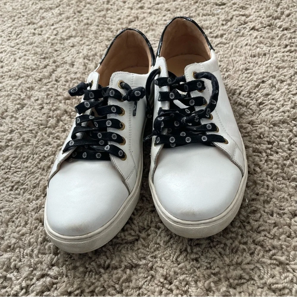 Jack Rogers Rory Sneaker floral black and white leather size 8.5